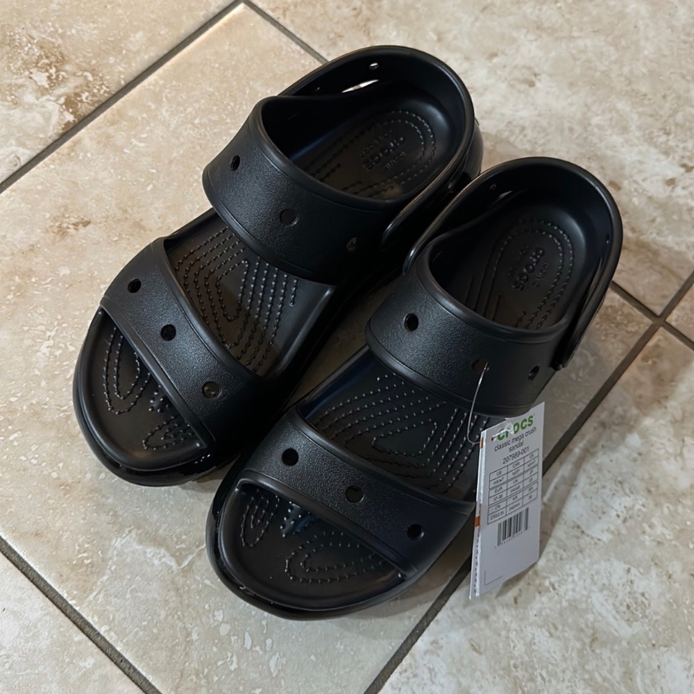 Mega Crush Crocs Women’s 7